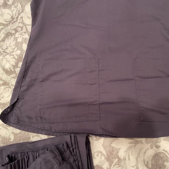 Women’s Grey’s Anatomy Scrub Set Size Medium Gray - Picture 7 of 9